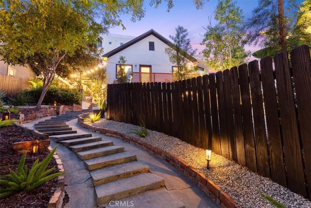 2207 - 2209 Apex Avenue, Los Angeles, CA 90039