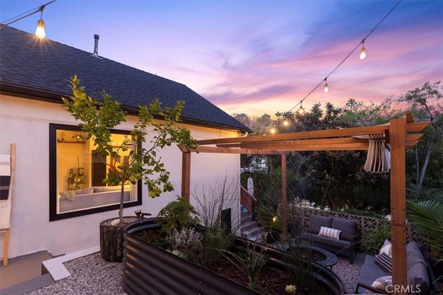 2207 - 2209 Apex Avenue, Los Angeles, CA 90039