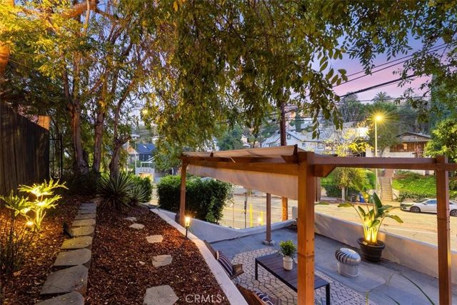 2207 - 2209 Apex Avenue, Los Angeles, CA 90039