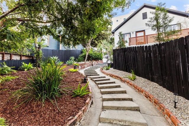 2207 - 2209 Apex Avenue, Los Angeles, CA 90039