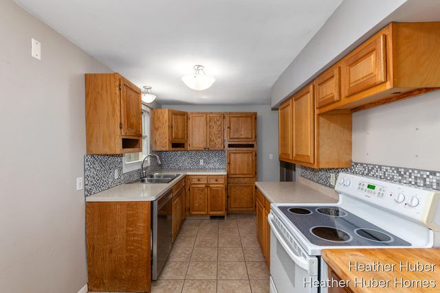 914 Foster Court, Grand Rapids, MI 49505