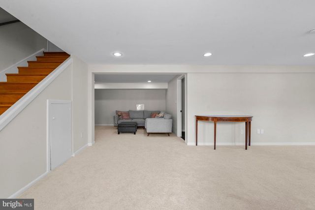 1109 HILLCREST DR SW, Vienna, VA 22180
