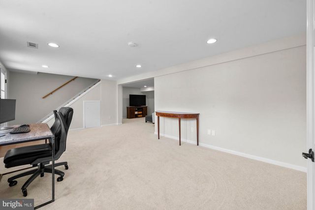 1109 HILLCREST DR SW, Vienna, VA 22180