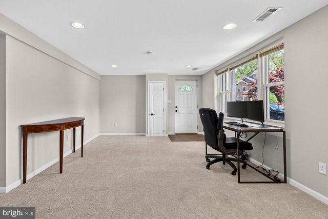 1109 HILLCREST DR SW, Vienna, VA 22180
