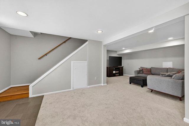 1109 HILLCREST DR SW, Vienna, VA 22180