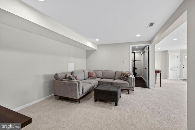 1109 HILLCREST DR SW, Vienna, VA 22180