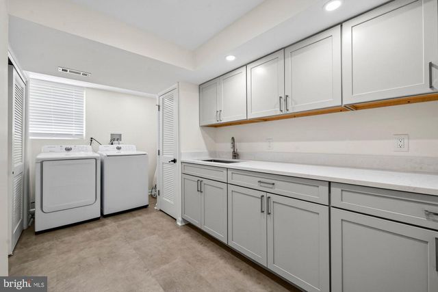 1109 HILLCREST DR SW, Vienna, VA 22180