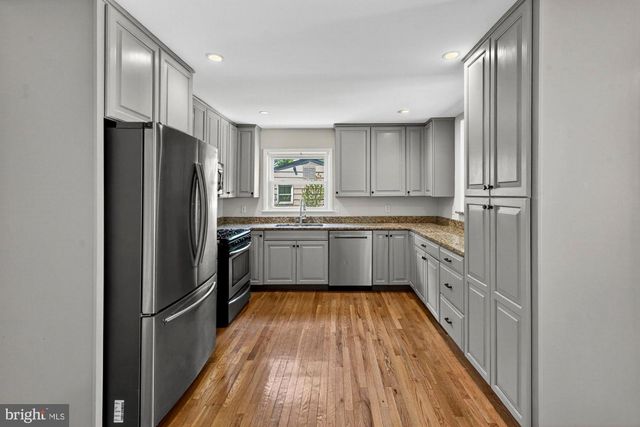 1109 HILLCREST DR SW, Vienna, VA 22180