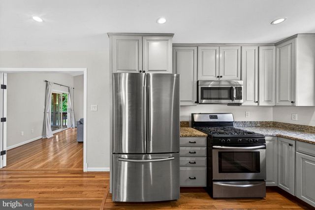 1109 HILLCREST DR SW, Vienna, VA 22180