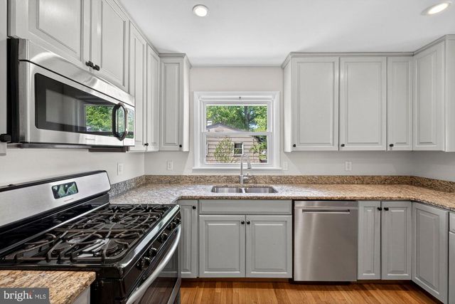 1109 HILLCREST DR SW, Vienna, VA 22180