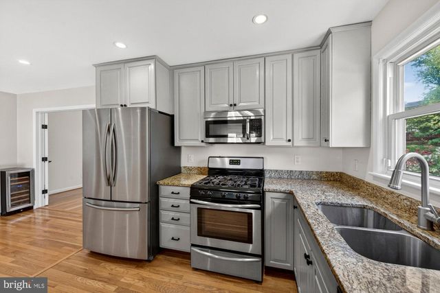 1109 HILLCREST DR SW, Vienna, VA 22180