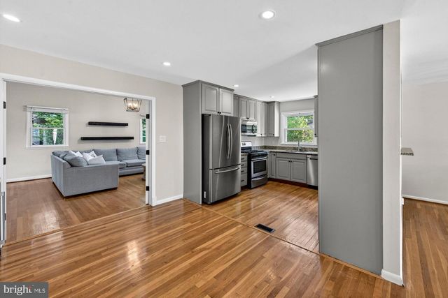 1109 HILLCREST DR SW, Vienna, VA 22180
