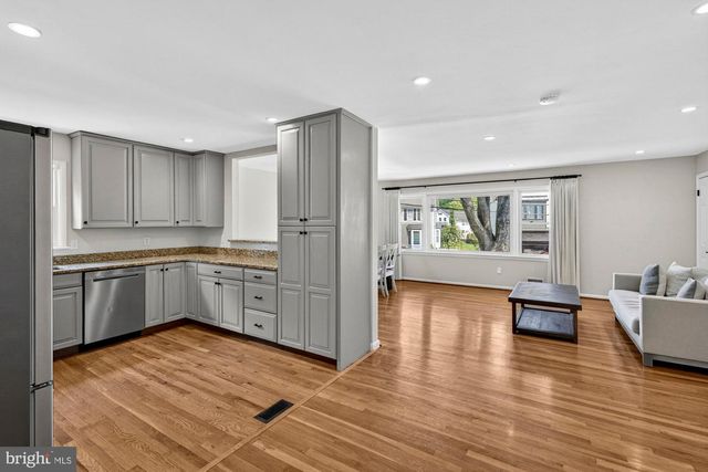 1109 HILLCREST DR SW, Vienna, VA 22180