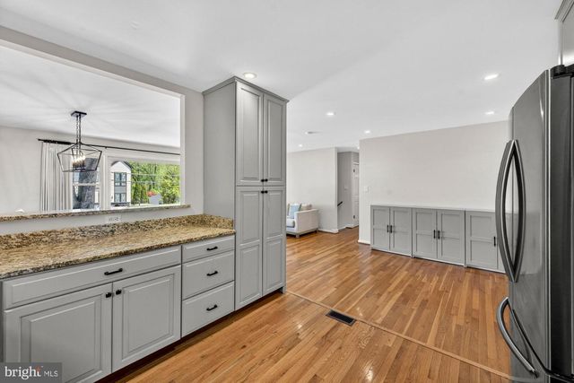 1109 HILLCREST DR SW, Vienna, VA 22180