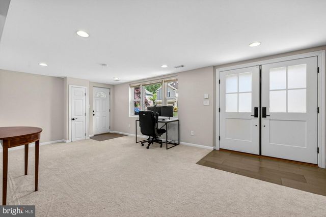 1109 HILLCREST DR SW, Vienna, VA 22180