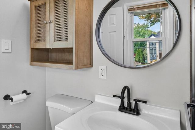 1109 HILLCREST DR SW, Vienna, VA 22180
