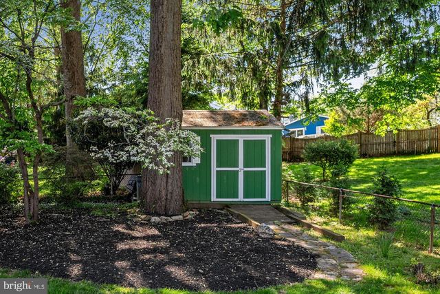 1109 HILLCREST DR SW, Vienna, VA 22180