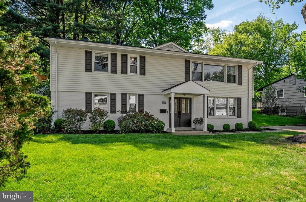 1109 HILLCREST DR SW, Vienna, VA 22180