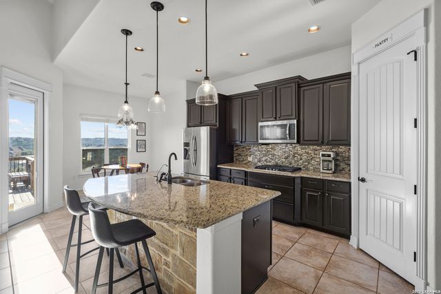 7626 HAYS HL, San Antonio, TX 78256