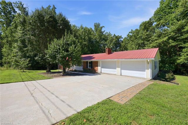 7106 Waterbury Drive, High Point, NC 27263