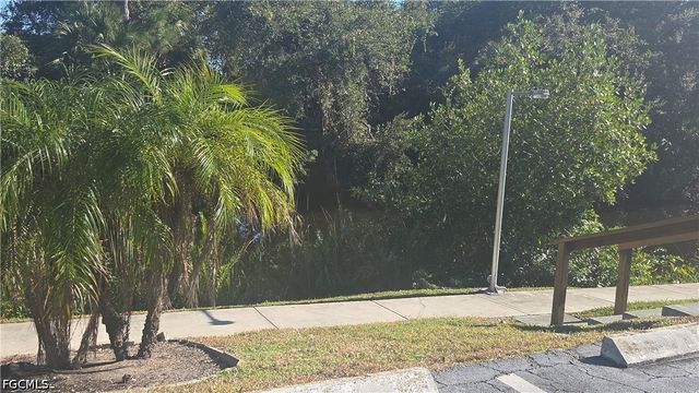 1422 Tropic TER, North Fort Myers, FL 33903