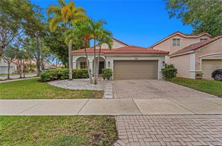 4345 Willow Ridge Dr, Weston, FL 33331