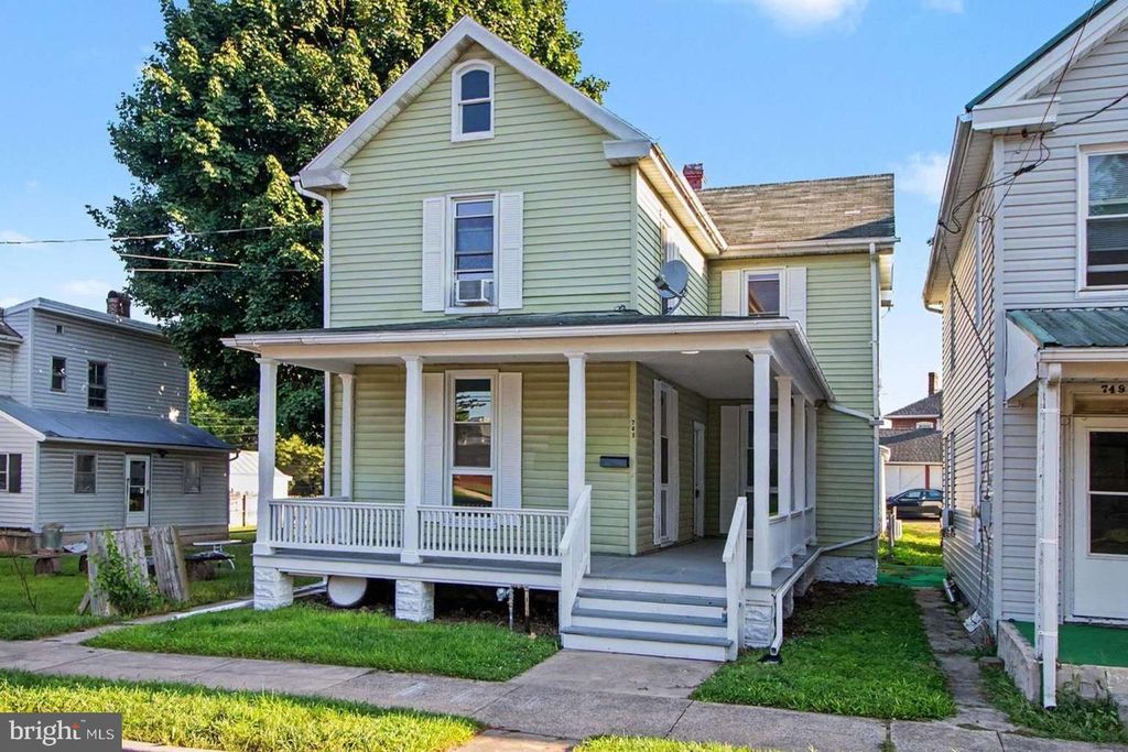 745 E WASHINGTON STREET, Chambersburg, PA 17201
