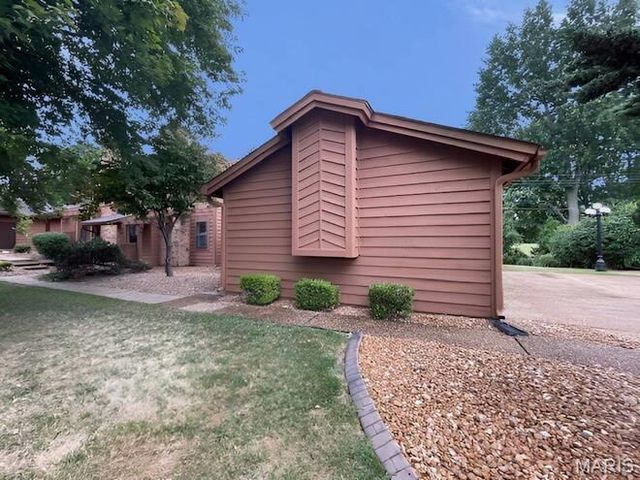 2074 Duclair Parkway, St Charles, MO 63303