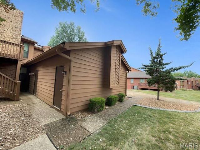 2074 Duclair Parkway, St Charles, MO 63303