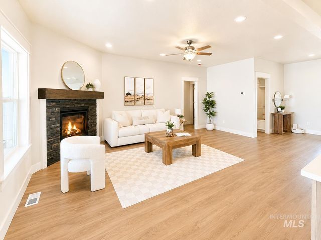 1110 S Recess Way, Kuna, ID 83634