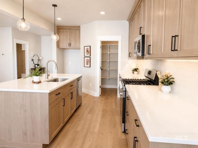 1110 S Recess Way, Kuna, ID 83634