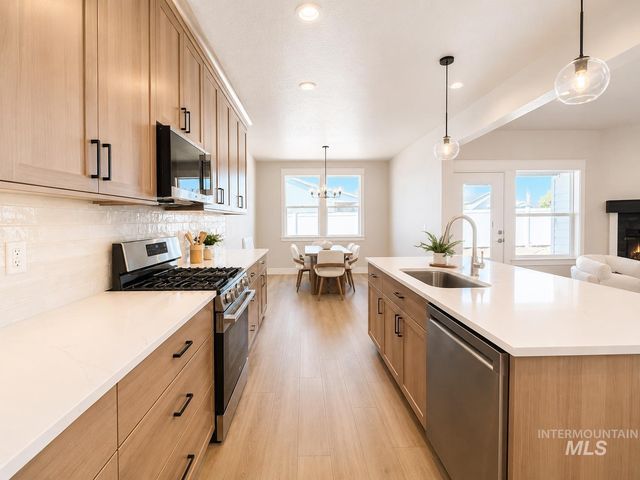 1110 S Recess Way, Kuna, ID 83634