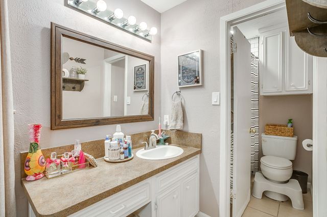 312 Gardenia Court, Burleson, TX 76028
