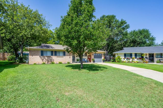 312 Gardenia Court, Burleson, TX 76028