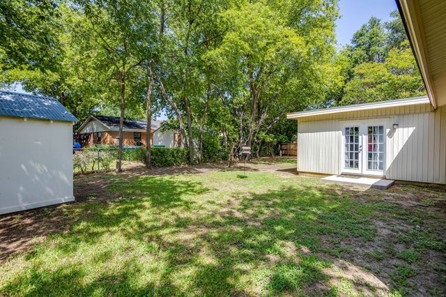 312 Gardenia Court, Burleson, TX 76028