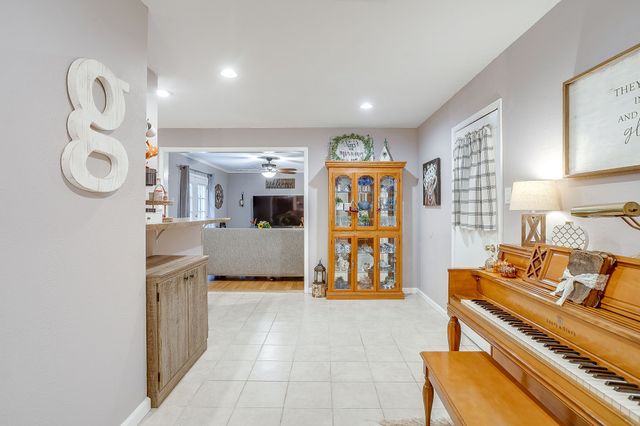 312 Gardenia Court, Burleson, TX 76028