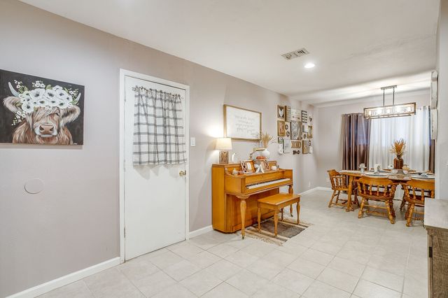 312 Gardenia Court, Burleson, TX 76028