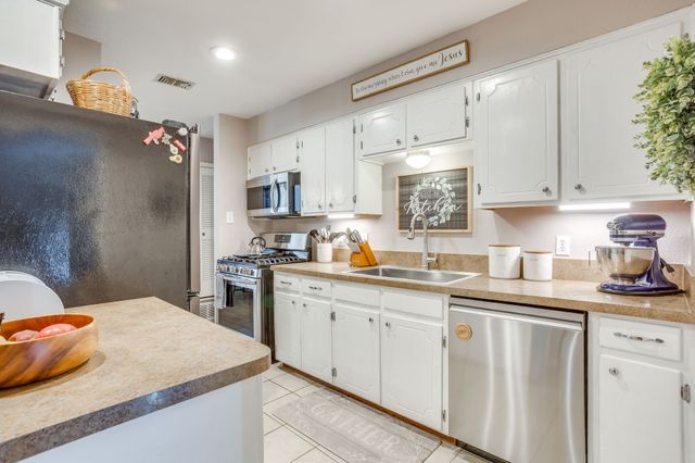 312 Gardenia Court, Burleson, TX 76028