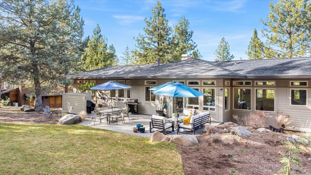 2589 NW Champion Circle, Bend, OR 97703