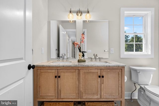 2A VOORHEES AVE, Hopewell, NJ 08525