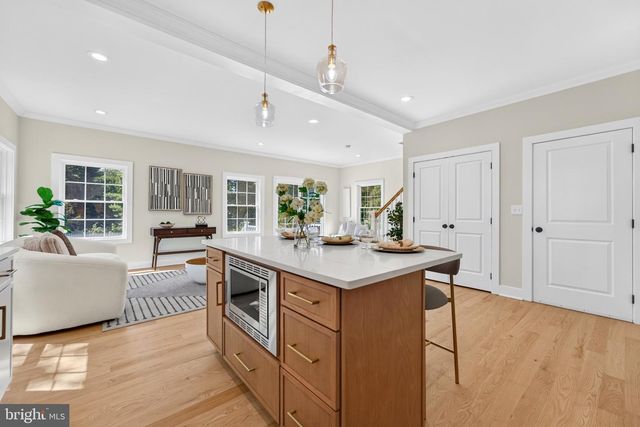 2A VOORHEES AVE, Hopewell, NJ 08525