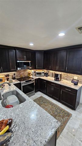 7252 Woodmont Avenue, Tamarac, FL 33321