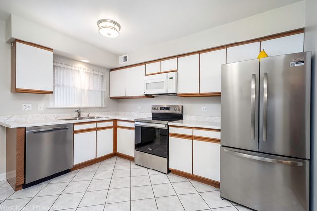 9448 BAY COLONY Drive 3S, Des Plaines, IL 60016