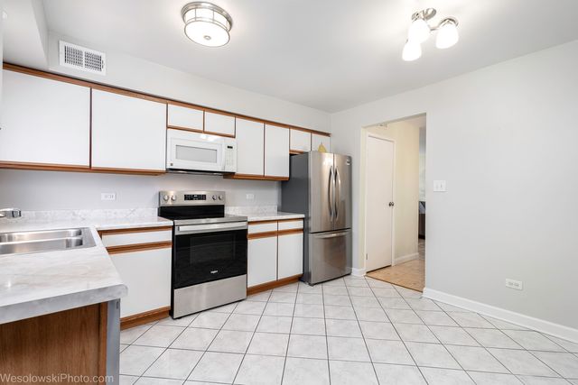 9448 BAY COLONY Drive 3S, Des Plaines, IL 60016