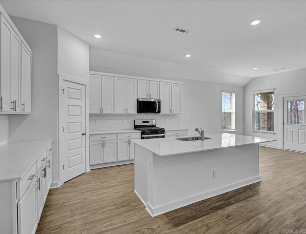 402 Lainey Lane, Maumelle, AR 72113