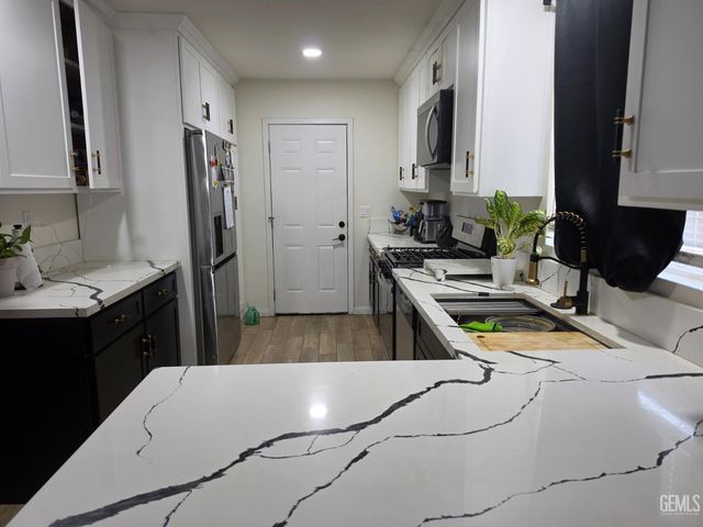 1831 Buena Vista St, Bakersfield, CA 93304