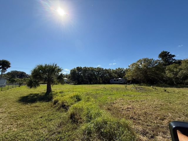 3704 Arnold Rd, Fort Pierce, FL 34981