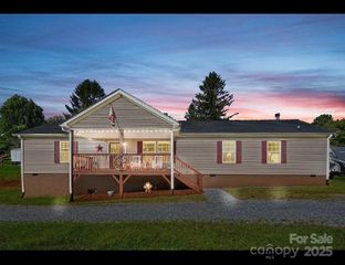 32 Bishop Lane, Flat Rock, NC 28731