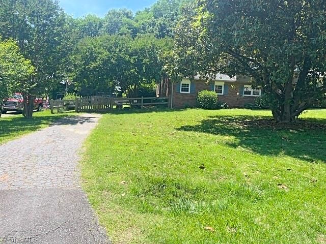 3830 Ranchwood Drive, Clemmons, NC 27012