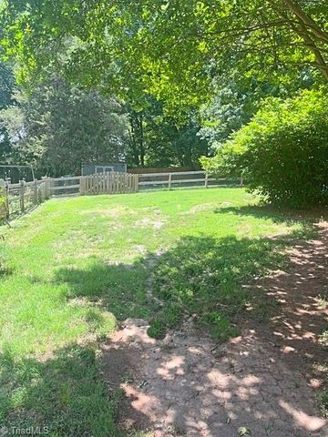3830 Ranchwood Drive, Clemmons, NC 27012